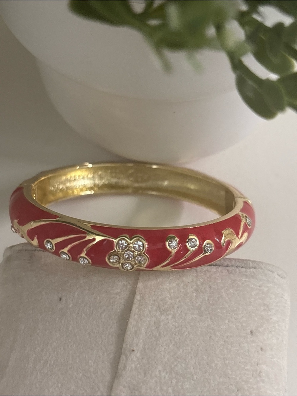 JTFVintage Red Enamel Gold Tone Hinged Bangle Bracelet Rhinestone Floral .